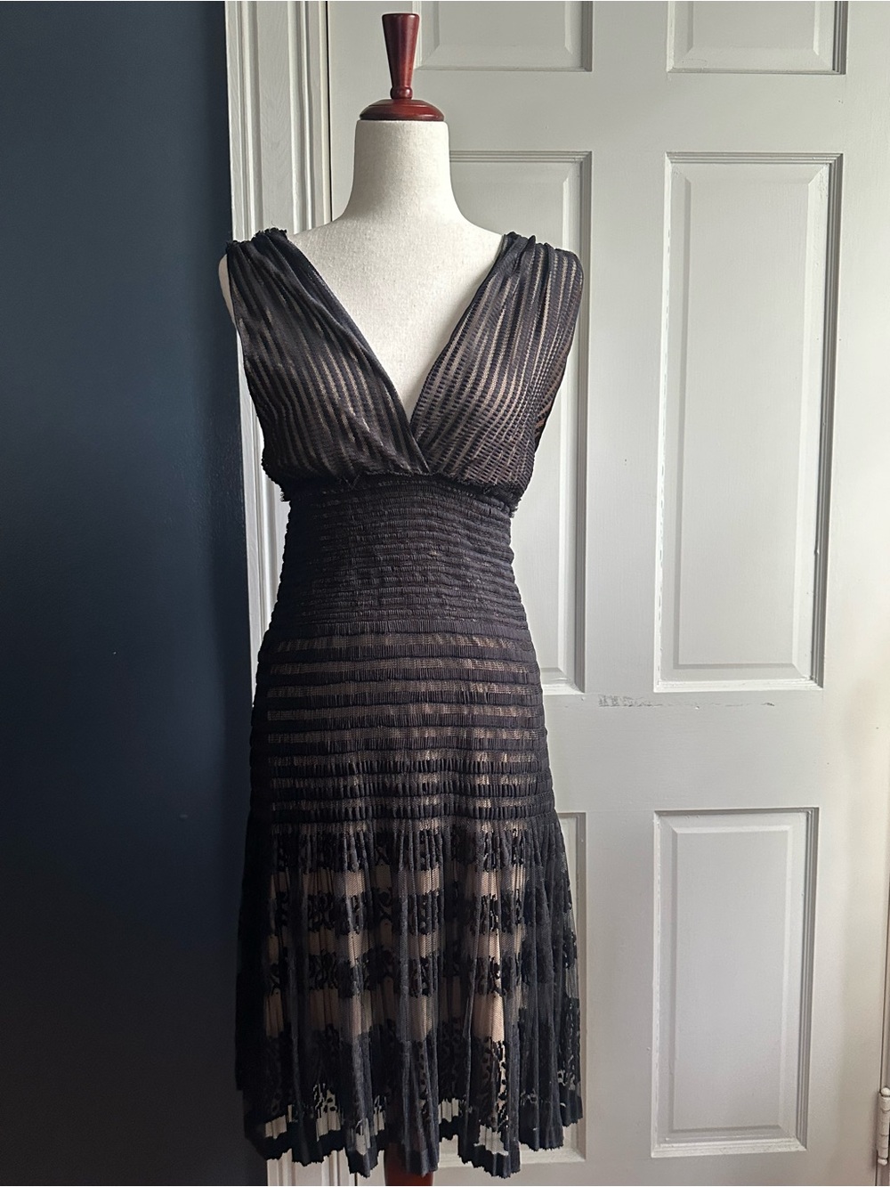 Black V-Neck Sheer Lace Pleated Midi Dress